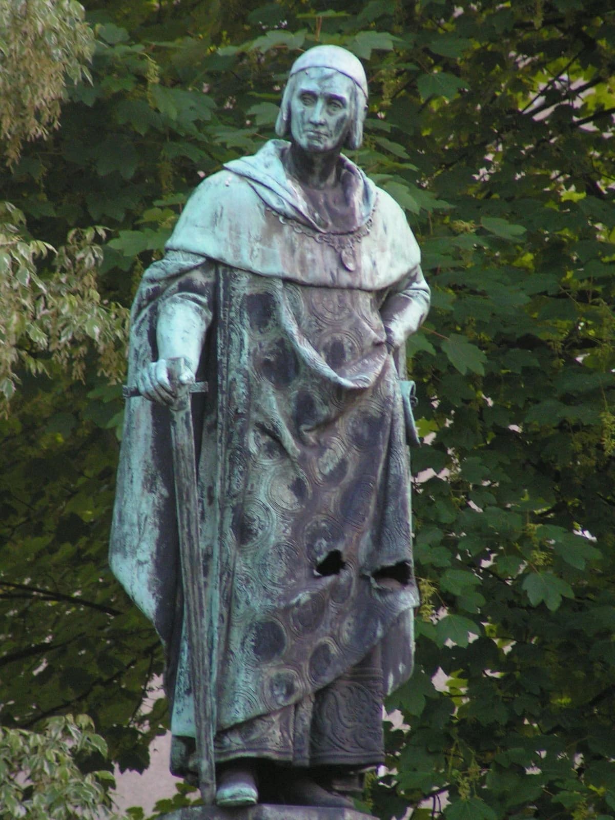 Balduin von Luxemburg am Balduinbrunnen in Trier, fotografiert 2004. Ein späteres Denkmal, kein zeitgenössisches Porträt.